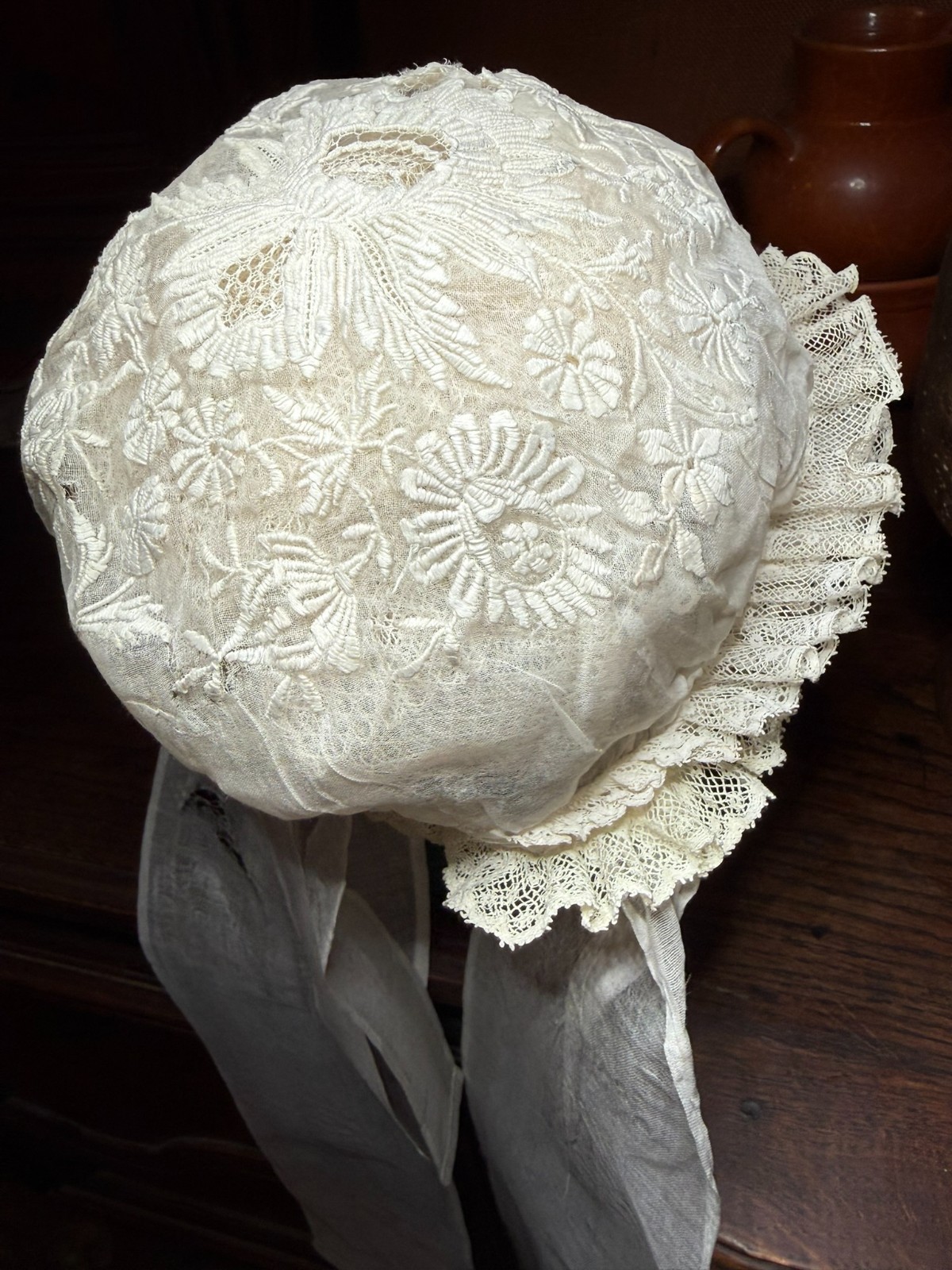 Antique embroidery - pretty headdress - embroidery on fine linen - 19th century