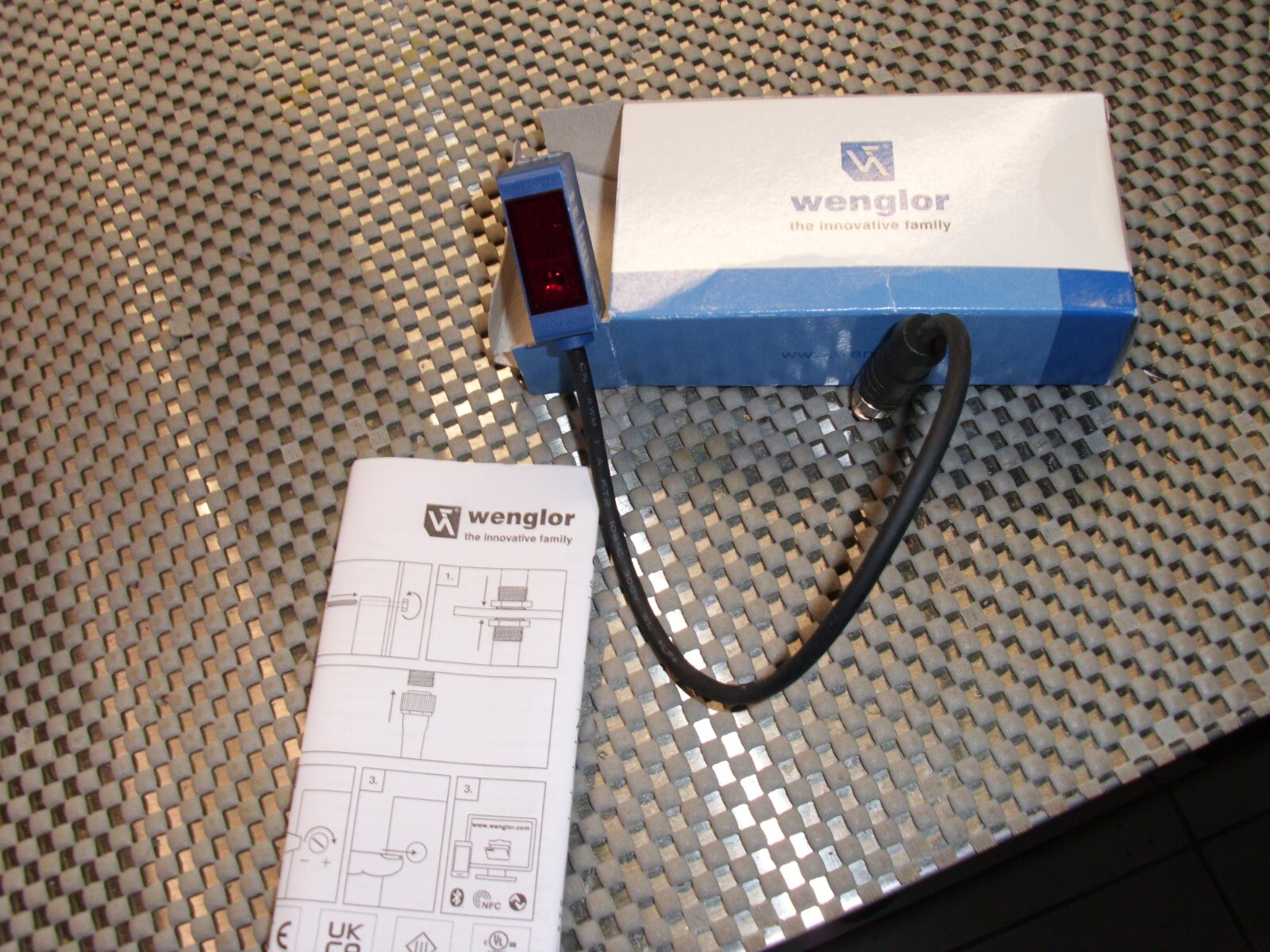 Wenglor OPT2174  Wenglor photoelectric sensor,