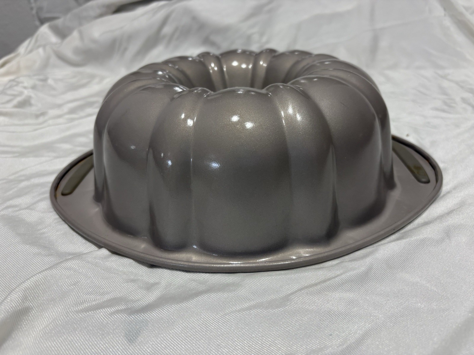 FARBERWARE BUNDT PAN Fluted Cake Non Stick