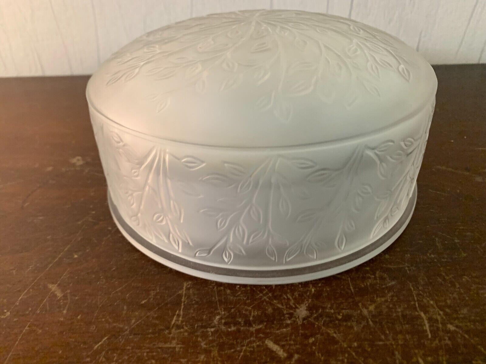 Lalique Crystal Powder Box Numbered 850
