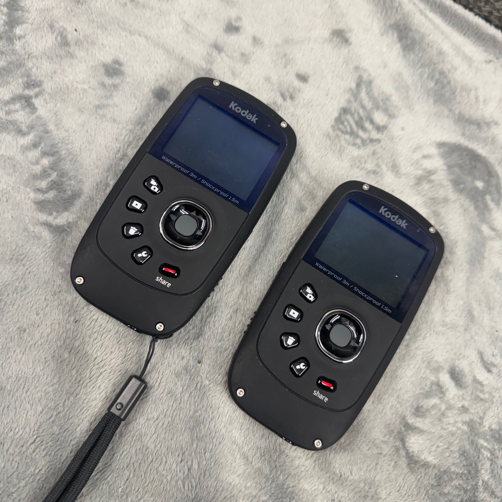 Kodak PlaySport Zx3 Pocket Video Camera Bundle Red Blue Waterproof 1080p HD GOOD