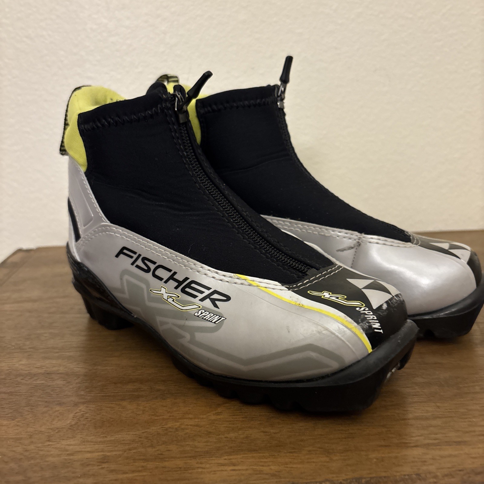 Fischer XJ Sprint size 34 EU kid's nordic xc ski boots NNN