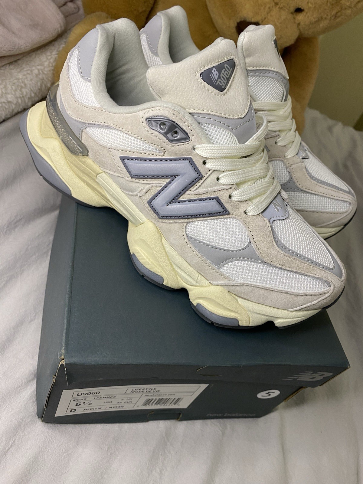 New Balance 9060 Running Shoes Womens Women’s Size 7.5  Mens 5.5