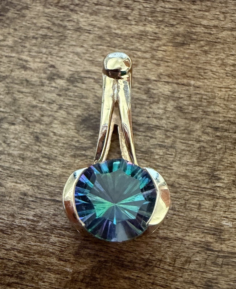 14K Yellow  gold scrap or wearable, EG  pendant,  2.8  grams