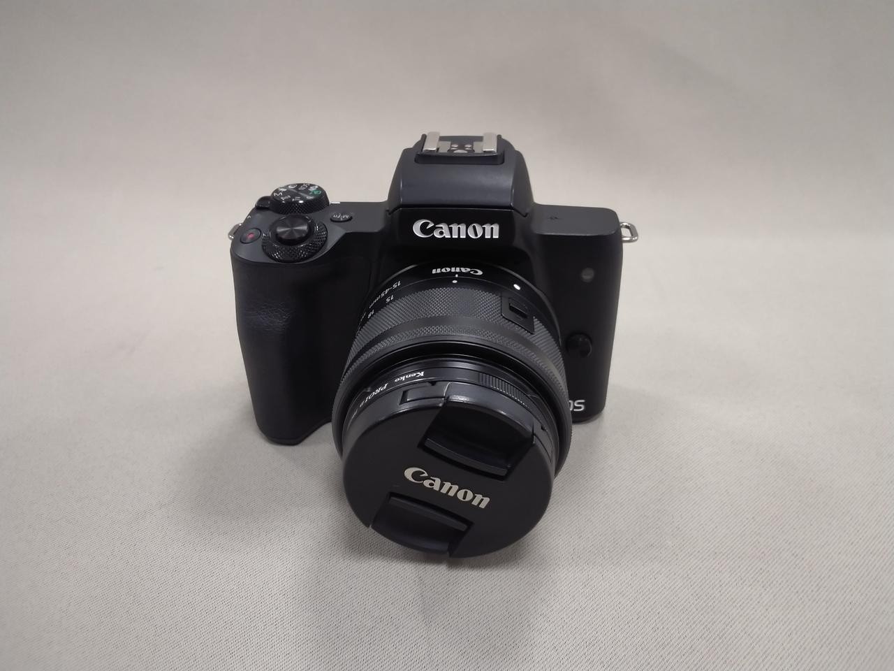 Canon EOS Kiss M Mirrorless Camera with 24.1MP & 15-45mm Lens From Japan