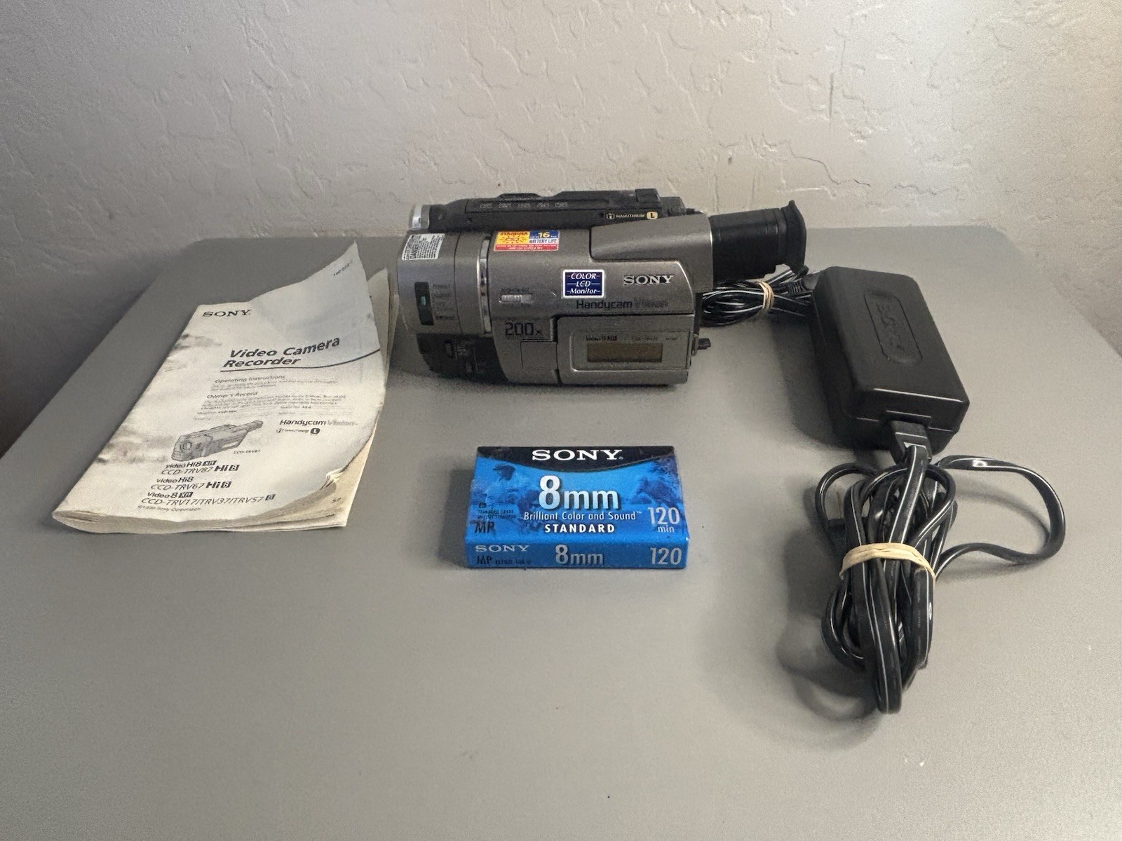Sony Video8 Camcorder DCR-TRV37 Handycam Camcorder Nightshot *READ* See Video