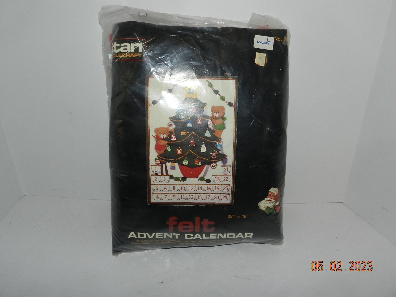 TITAN Felt Applique Christmas ADVENT CALENDAR Craft Kit bears 583 Open package