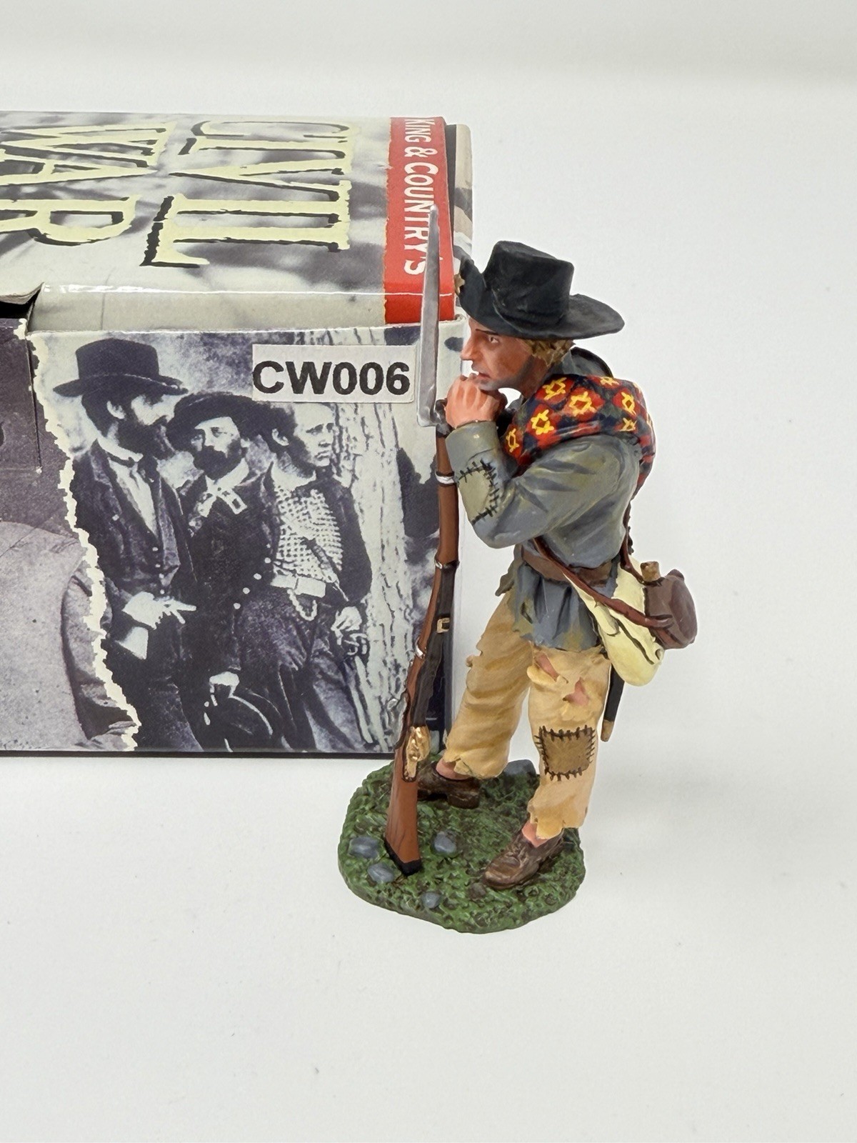 King & Country CW006 Civil War Confederate Rebel Leaning on Rifle Retired w/ Box