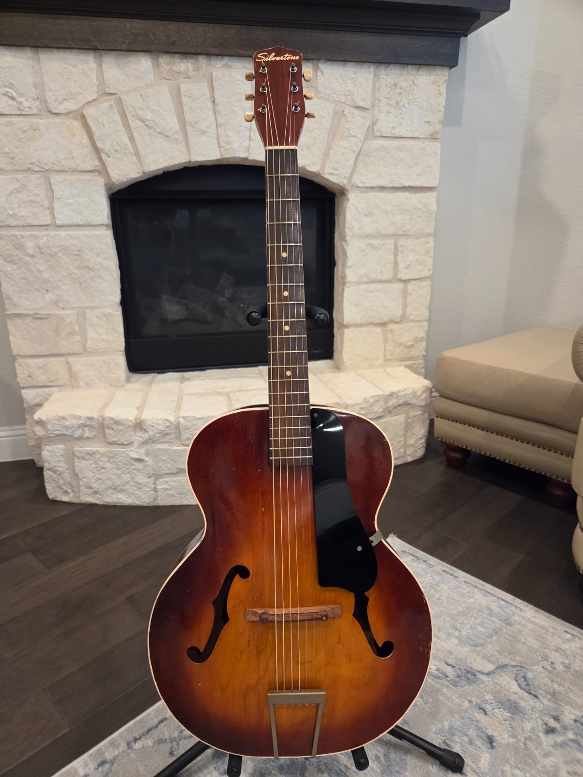 Vintage Silvertone H710 Archtop Acoustic Guitar from 1958 very nice condition.