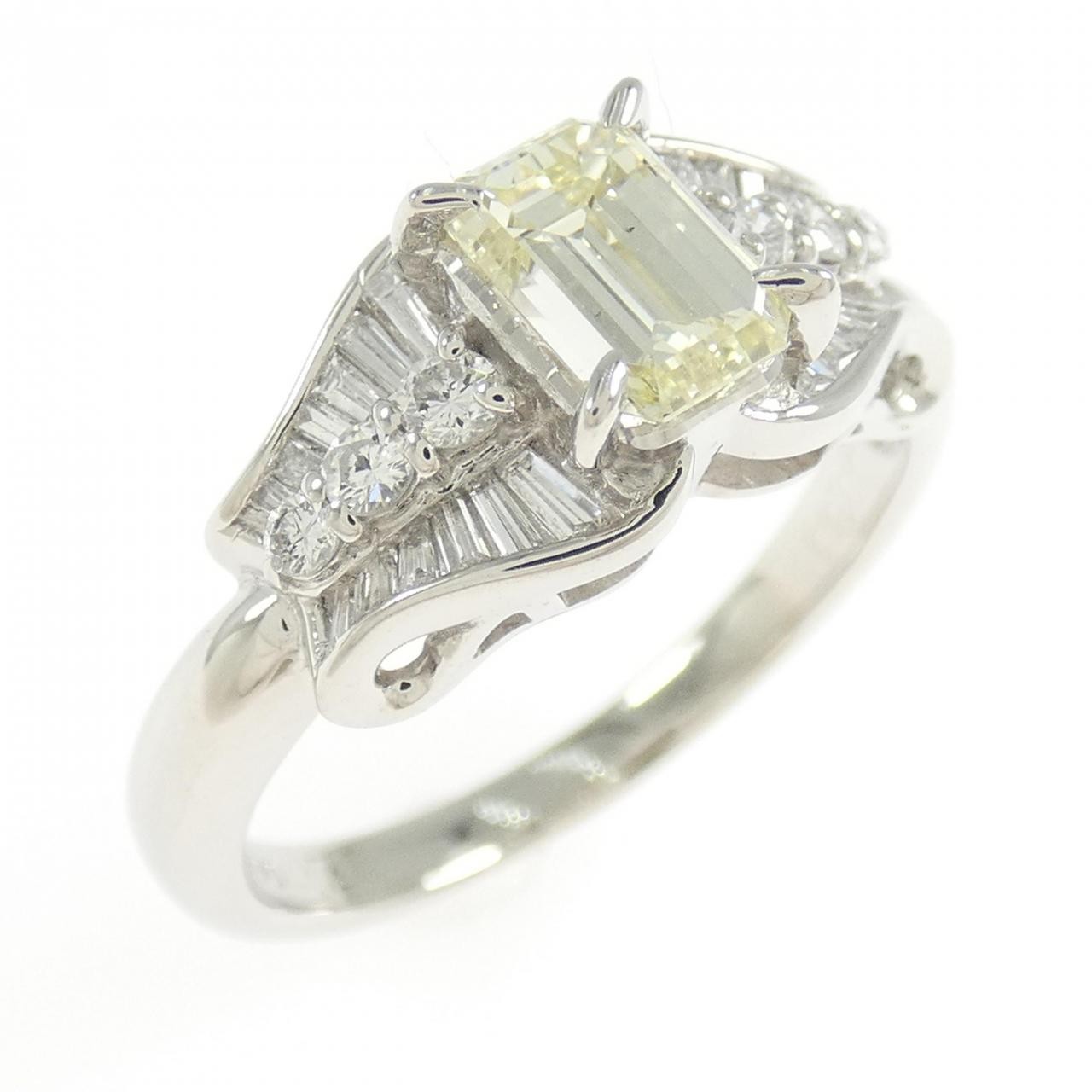 Authentic PT900 Diamond Ring 0.742CT #230-000-095-1752