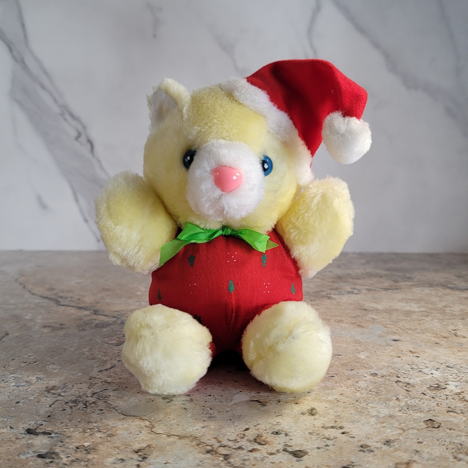 VINTAGE INTERNATIONAL TOY CHRISTMAS TREE PRINT TEDDY BEAR SANTA PLUSH ANIMAL