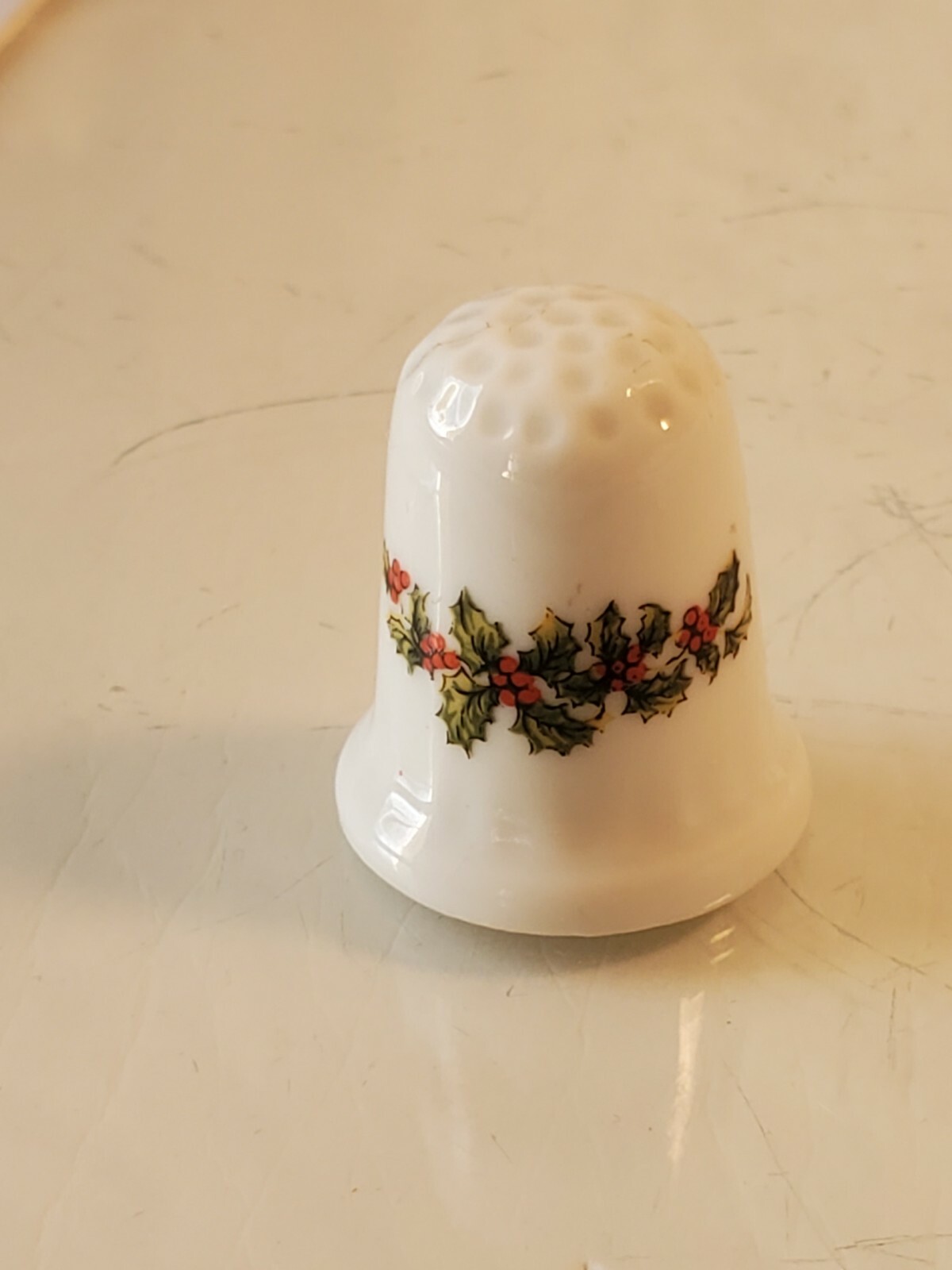 Vintage Thimble Christmas Red Holly Berry Porcelain  box1
