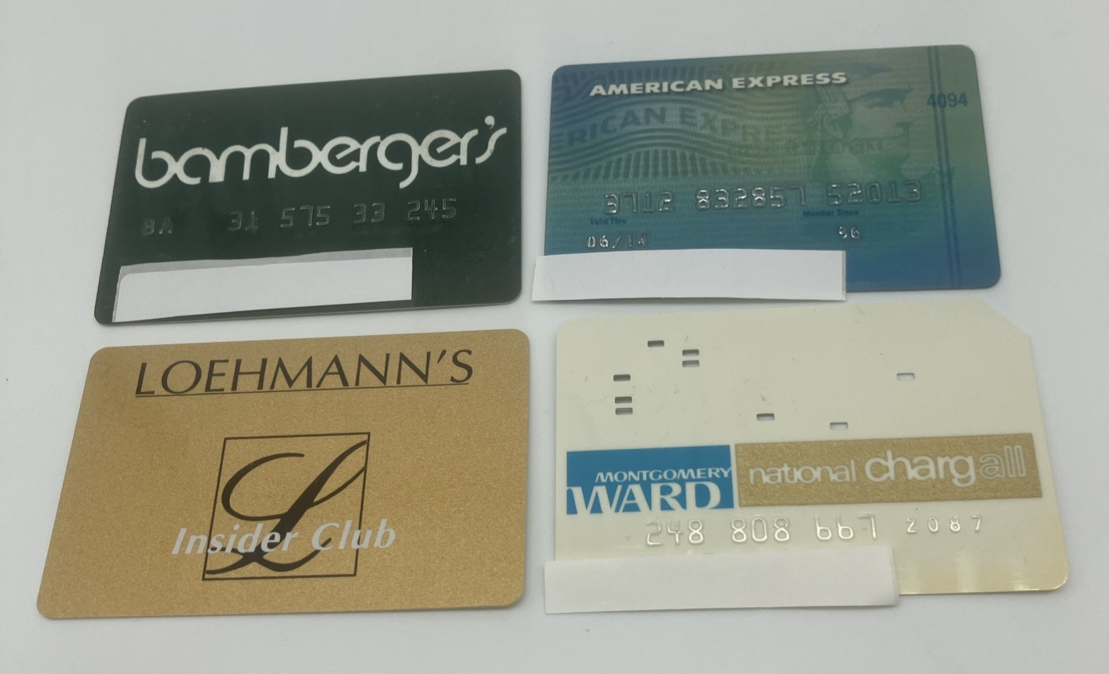 Mixed Lot Of 4 Expired Credit Cards Debit Cards For Collectors - (9219)