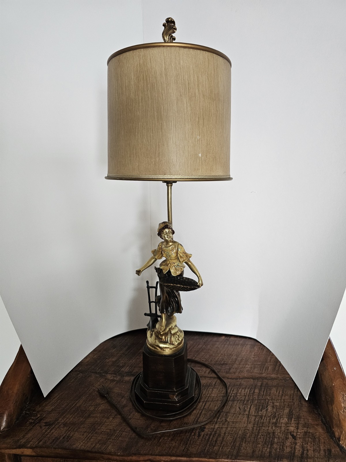 Vtg French Table Lamp Farm Girl 