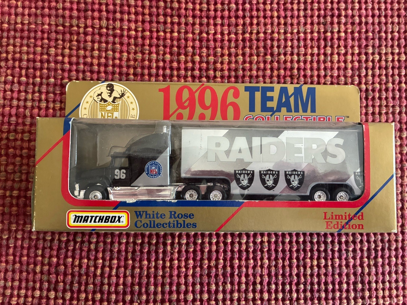 Los Angeles Raiders 1996 White Rose Collectables Diecast 1:80 Tractor Trailer