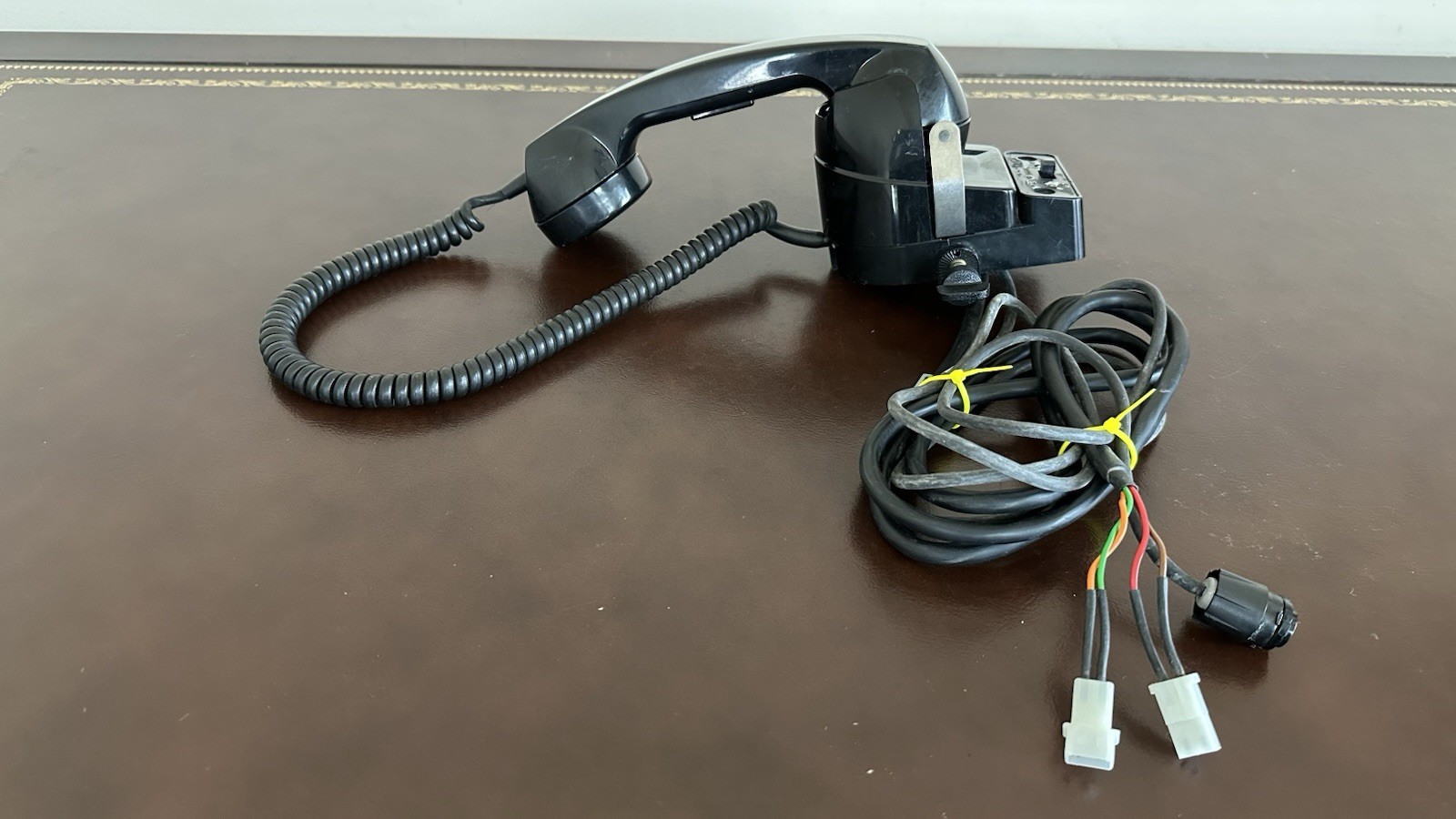 Motorola G-style push-to-talk  Two-Way Mic Handset W/ Hang-up Cup.