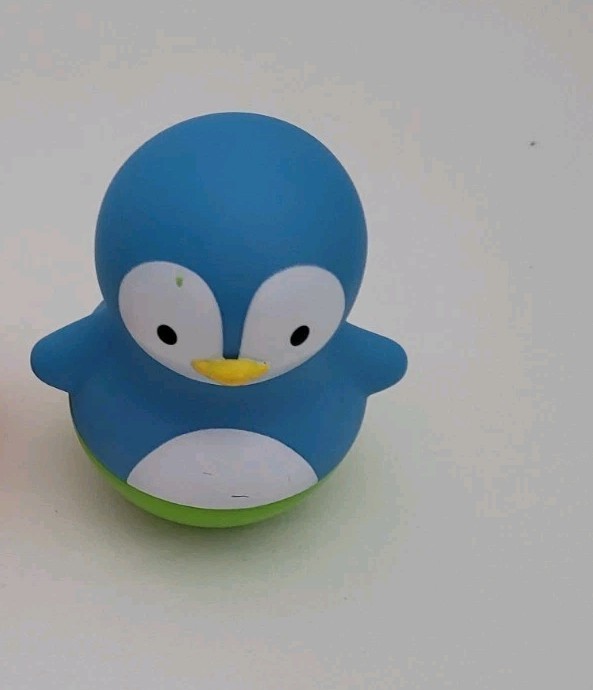 Munchkin Penguin  Animal Bath Bobber Rocking Tub Toy 3.5"