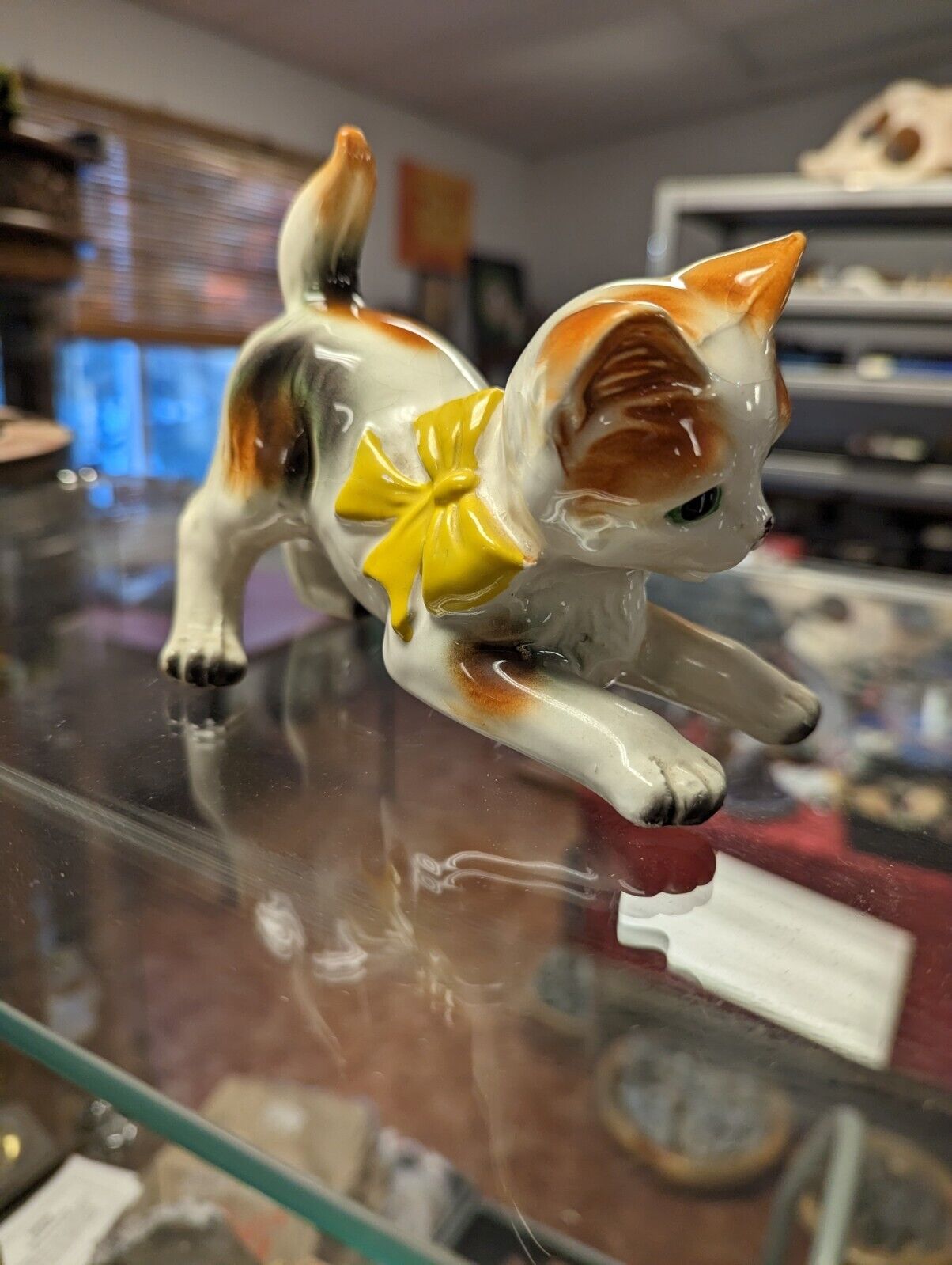 Vintage ceramic playful Kitten Cat w yellow bow JAPAN stamped figurine kitsch