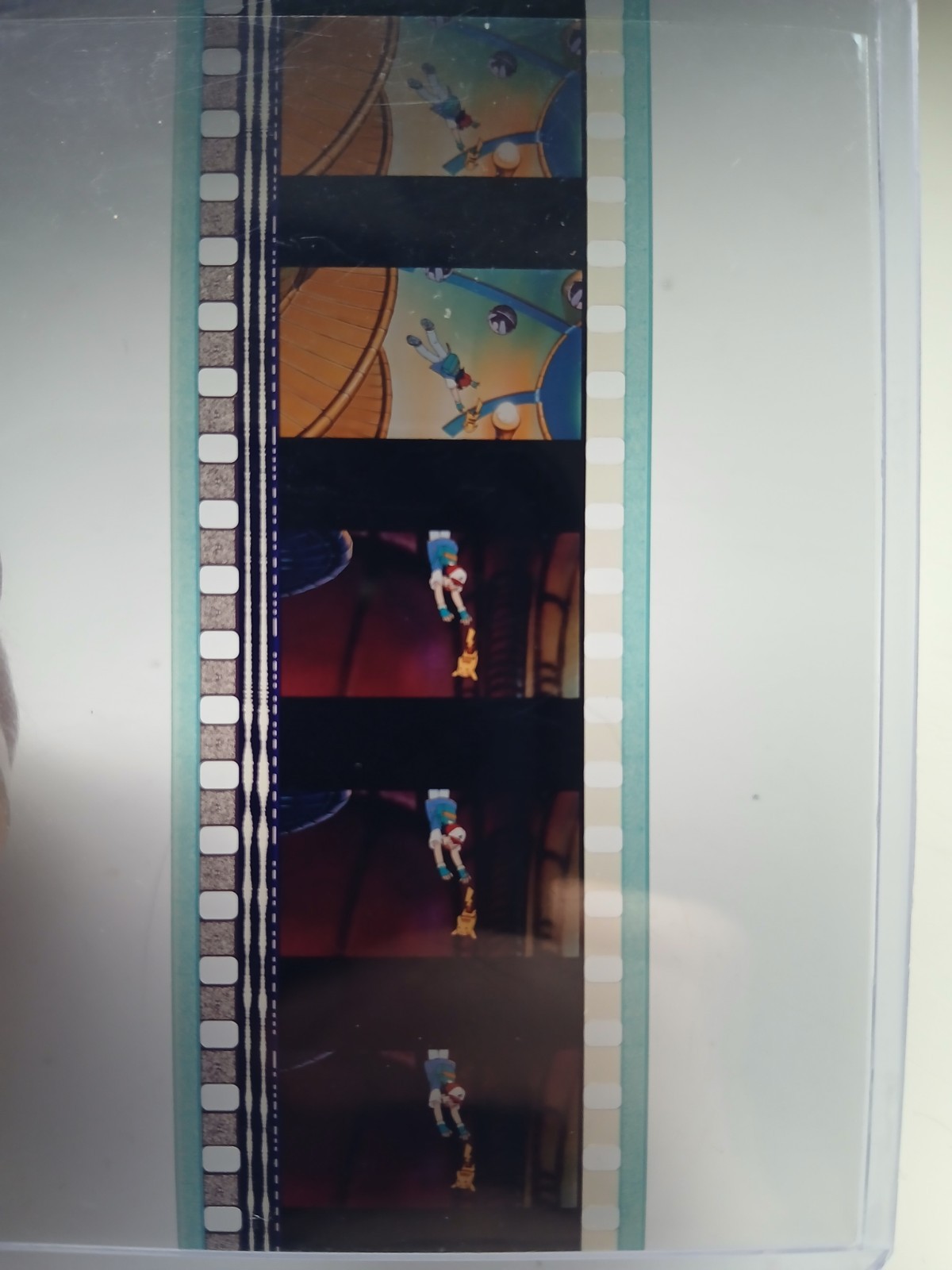 35 MM Pokémon Film Ash Saving Pikachu Falling