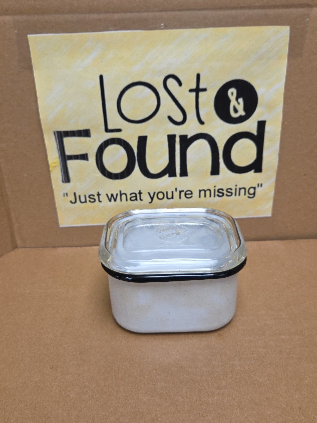 BECO WARE WHITE ENAMEL REFRIGERATOR DISH W/BLACK RIM & GLASS STORK IN CIRCLE LID