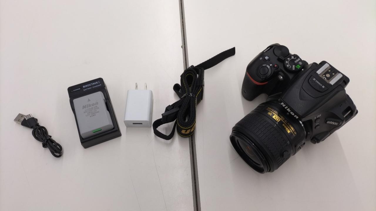 Nikon D5500 DSLR Camera Lens Kit with Touchscreen Monitor Used From Japan