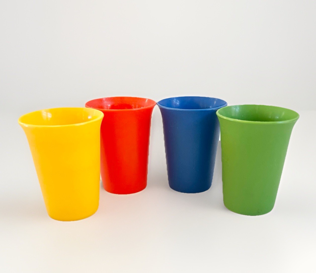 4 Vintage Tupperware Classic Kids 7 oz Bell Tumblers Cups #109 Primary Colors