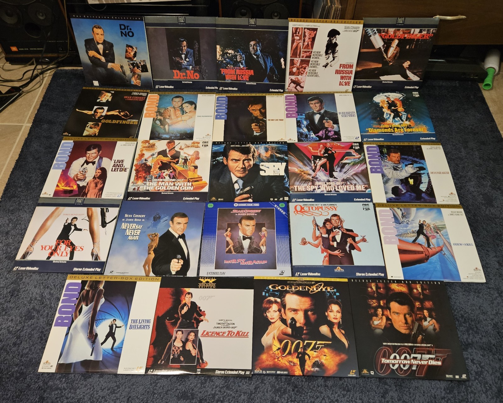 HUGE James Bond 007 Lot Of 24 LaserDiscs Laser Video Disc **READ