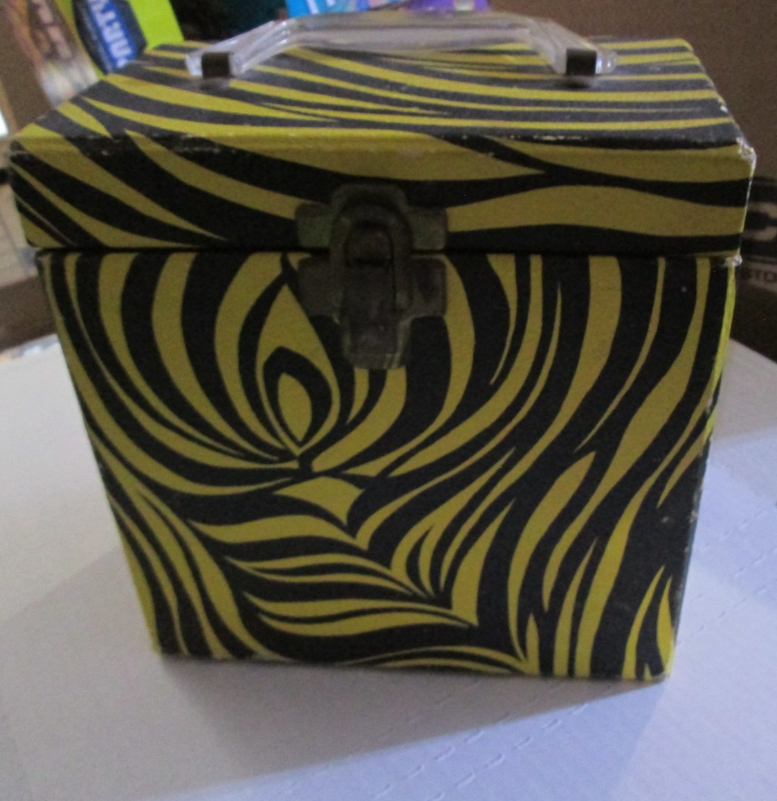 RARE YELLOW BLACK  Psychedelic 7"/45 rpm Vinyl Record Storage Case Box VINTAGE
