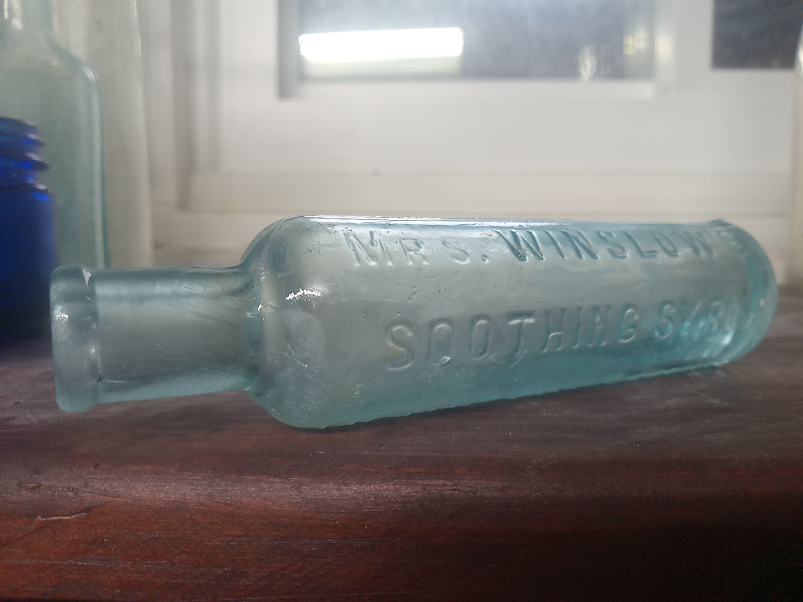 ATQ MRS.WINSLOW SOOTHING SYRUP BOTTLE 5" EMB VILE HAZING  