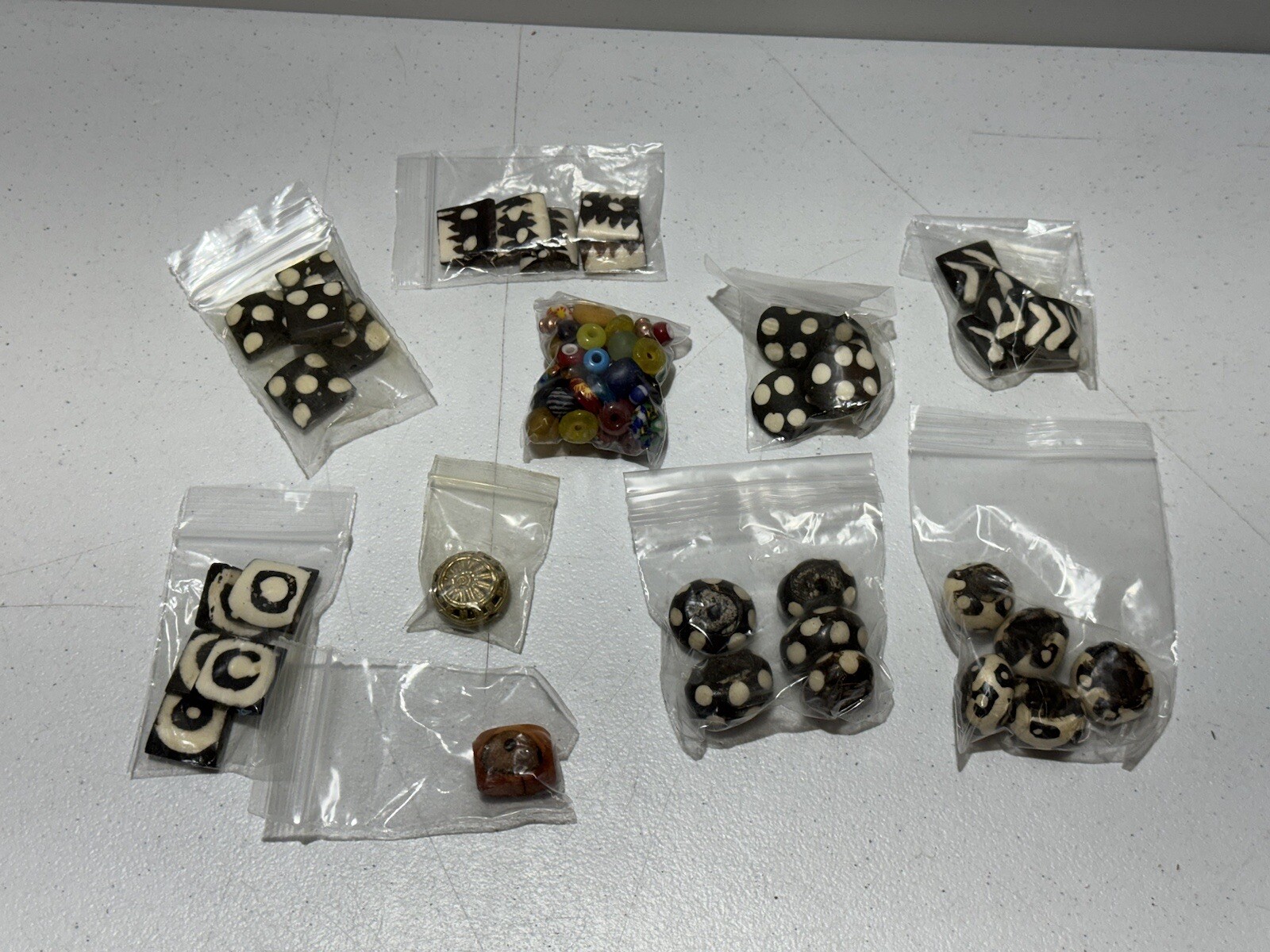 VINTAGE ETHNIC AFRICAN TRIBAL WOOD CLAY BEADS BLACK WHITE BROWN MULTI COLOR