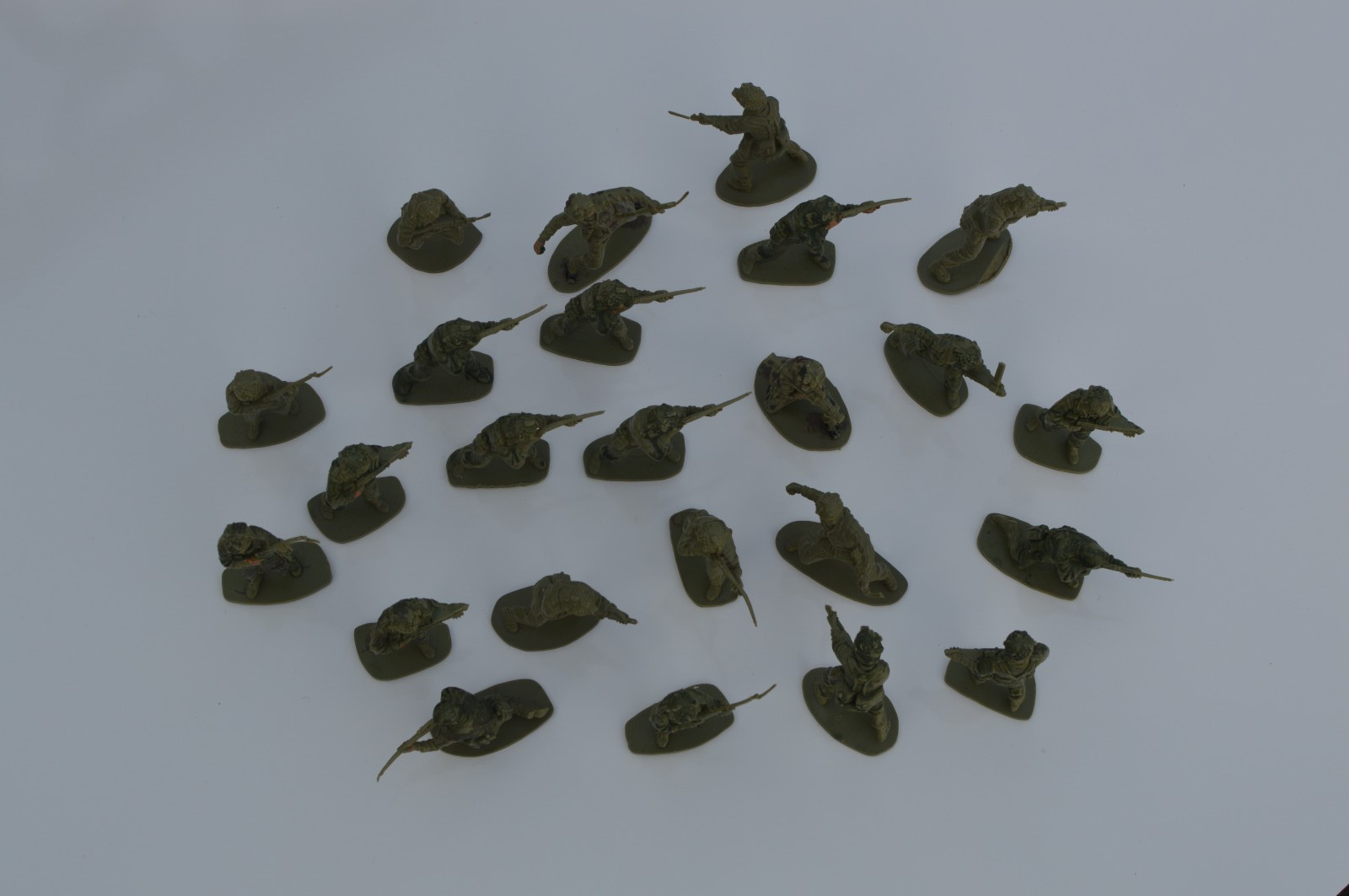 Set of 24 Vintage Airfix Modern German Infantry Plastic Soldiers #8