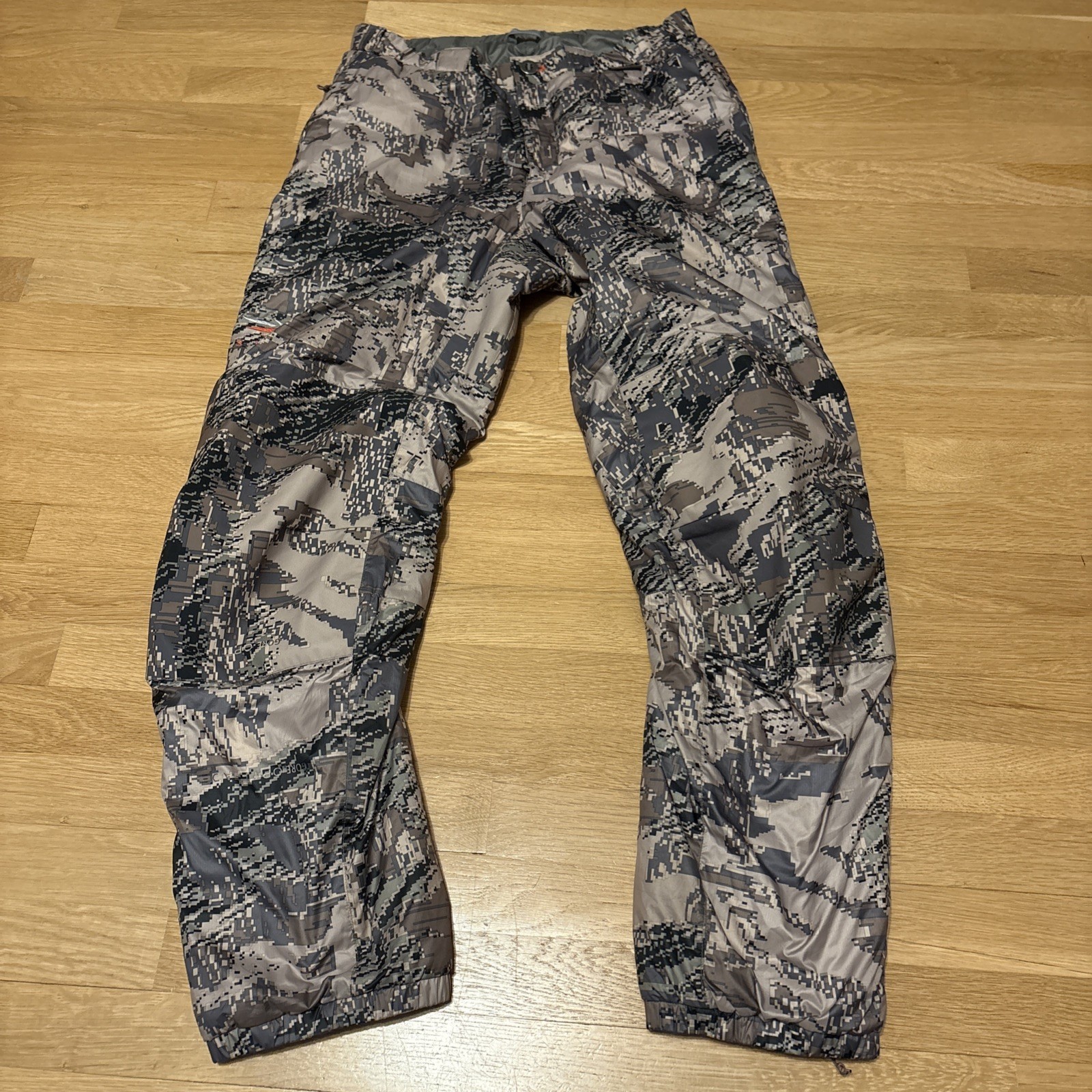 Sitka Gear Men's Digital Camo Windbreaker Hunting Pants Medium 30x31 Primaloft