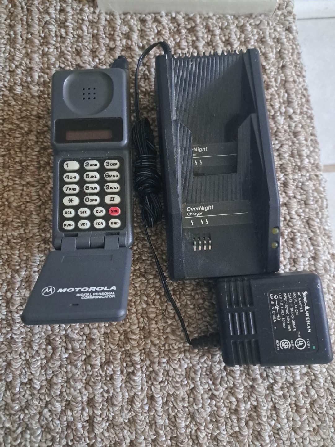 VINTAGE MOTOROLA BRICK  FOR PARTS AS IS