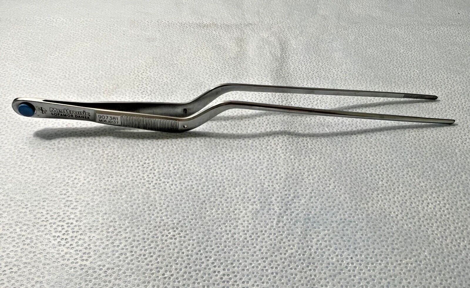 Medtronic Sofamor Danek 907381 Bayoneted Forceps, Serrated Teeth, 8-1/2"