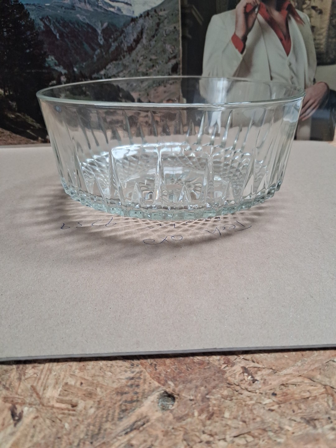 Vintage Arcoroc USA Serving Bowl Starburst Diamond Glass 9in