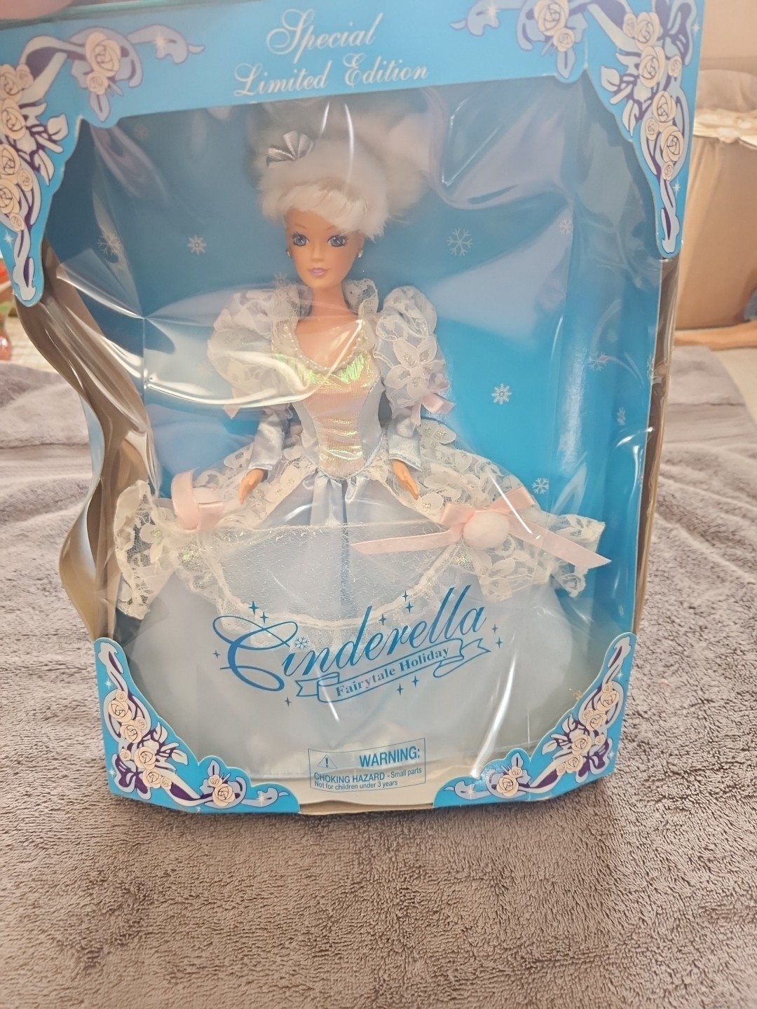 1997 SPECIAL EDITION CINDERELLA DOLL (NOT A BARBIE)