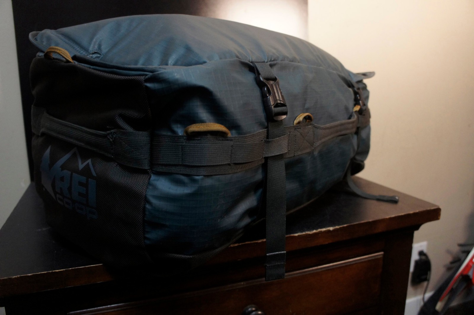 CLEAN REI Big Haul 60L Duffel  Carry On Bag Convertible Backpack Gear