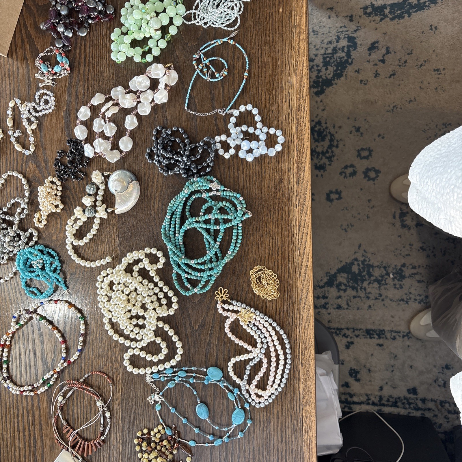 Lot Of 24 Costume Jewelry Necklaces All Wearable Nice Pieces Vintage