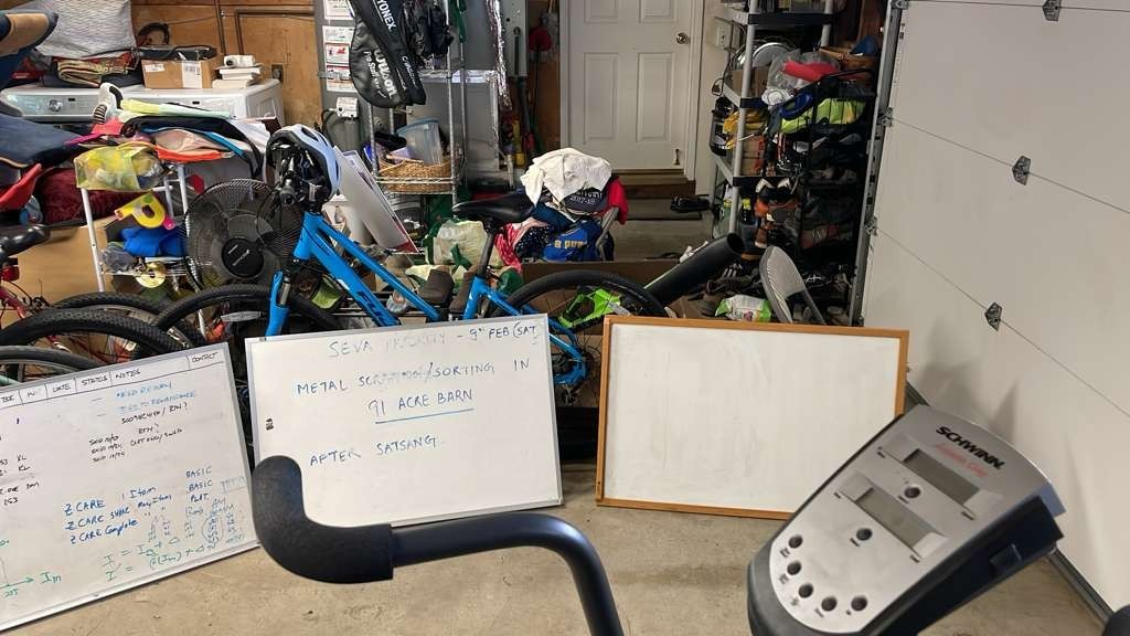 36" x 24" Large Magnetic Whiteboard Excellent Condition