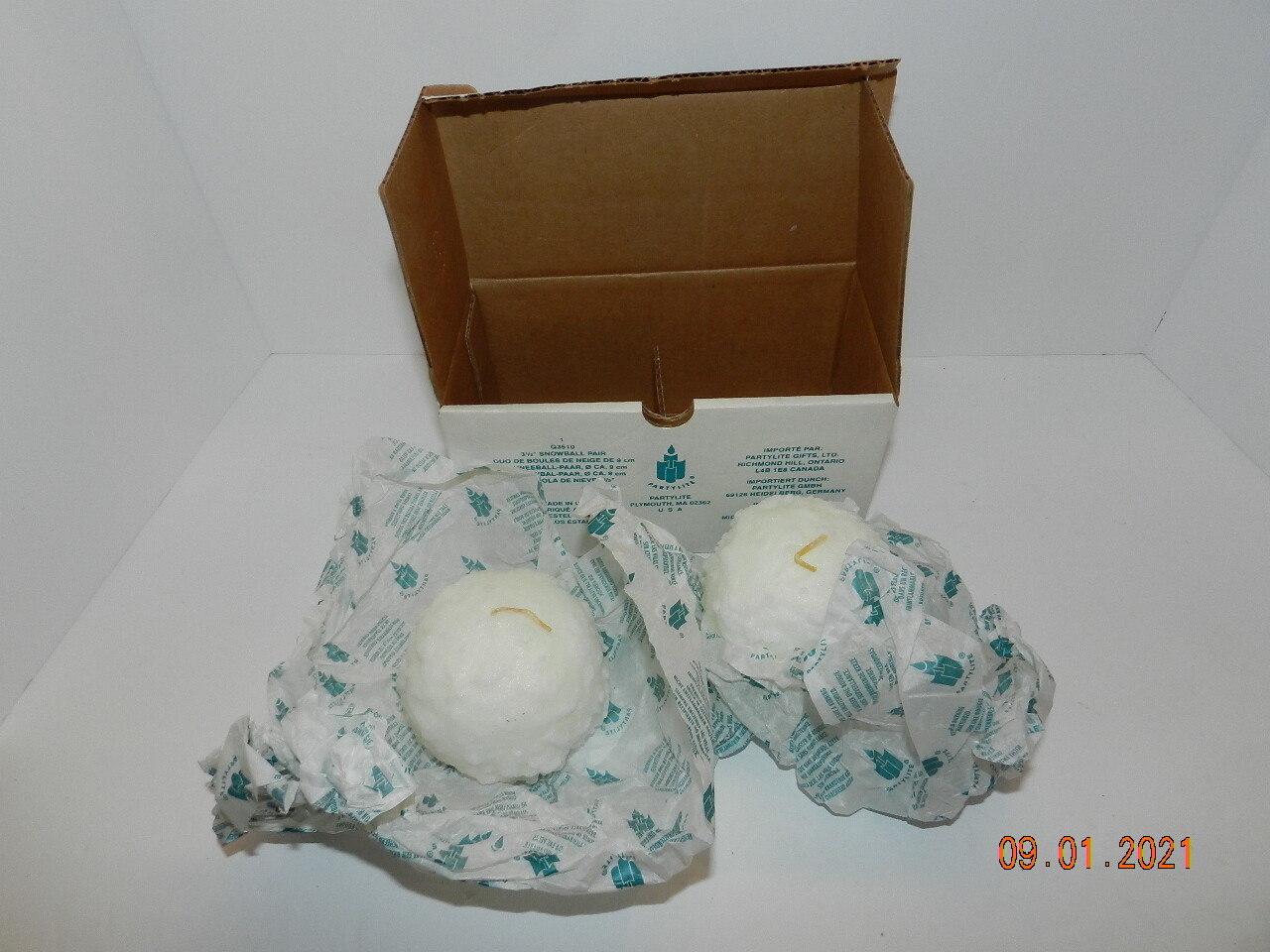 PartyLite Snowball 3 1/2 inch White Candles New in Box Q3510 Pair of 2 - Retired