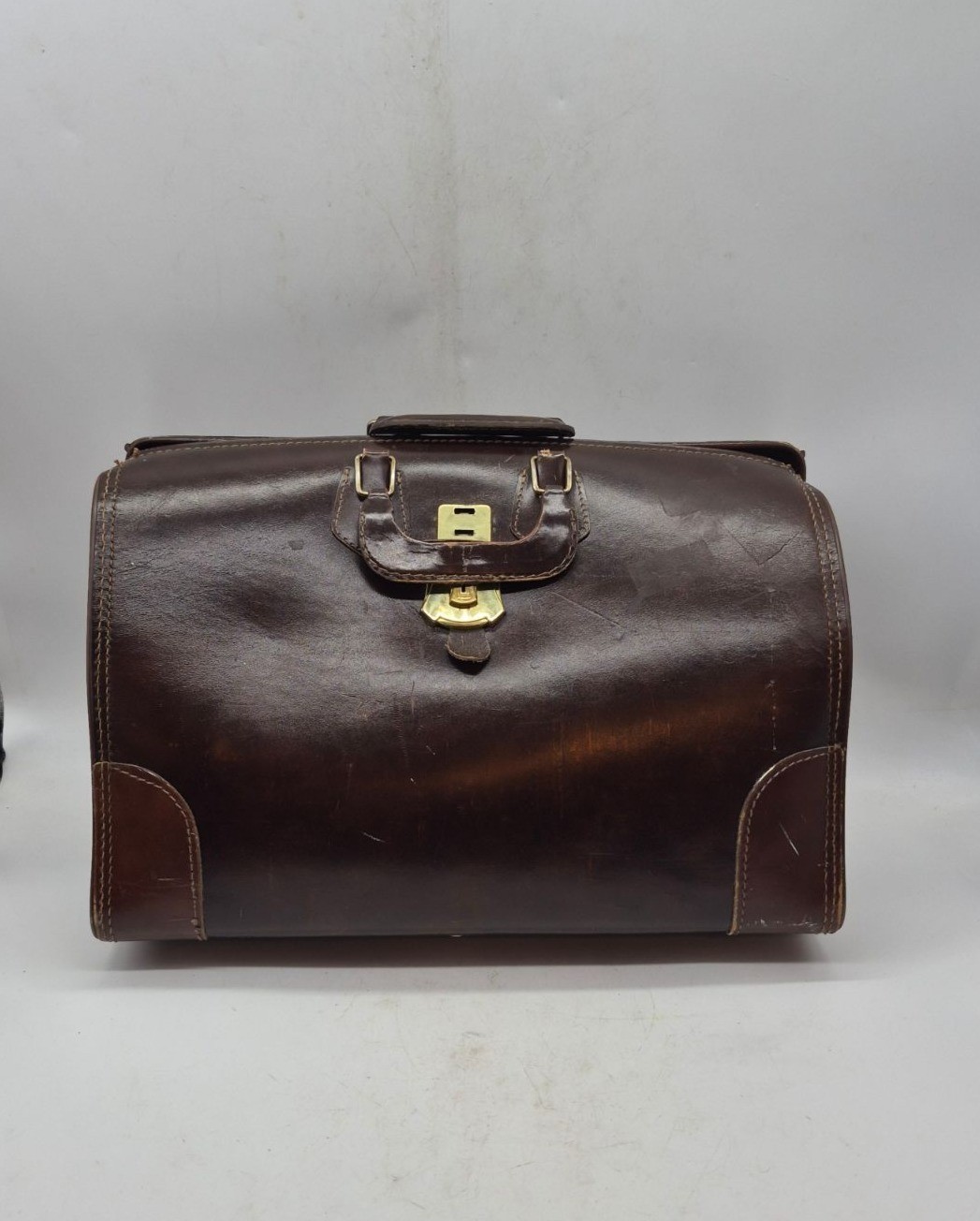 Vintage leather doctor lawyer bag cowhide brass accents Crestlock Co Inc USA 18"