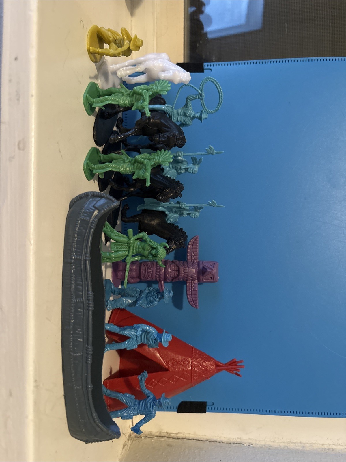 Vintage Cowboys & Indians Army Men Plastic Figures 2.5” LOT Wild West Horses