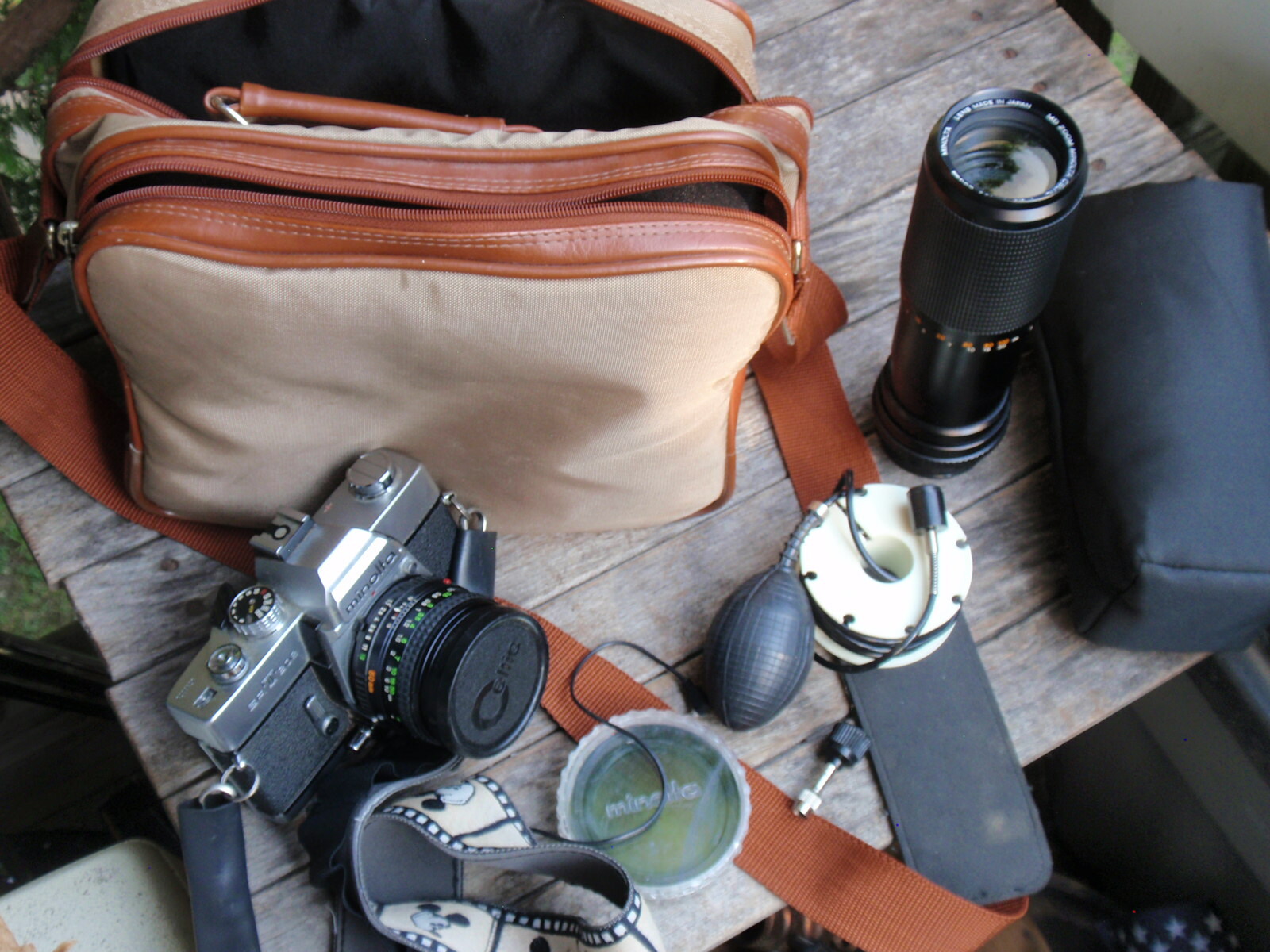 MINOLTA CAMERA SRT 202 & MD ROKKOR -X 1:1.7 & CELTIC ZOOM LENS1:5.6 100-200 MM