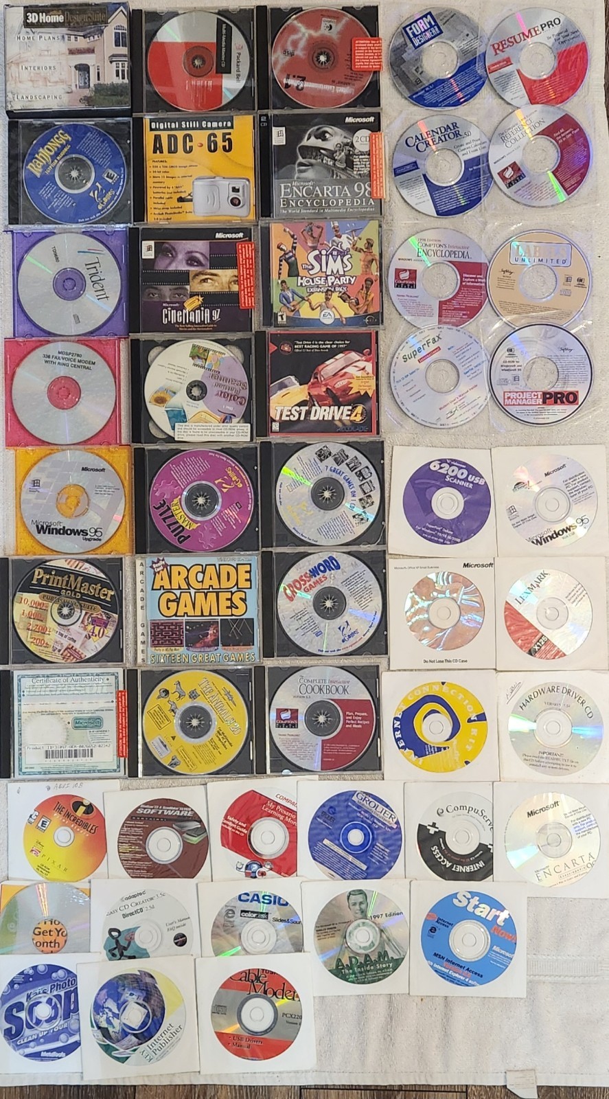 LOT OF 50 VINTAGE PC COMPUTER SOFTWARE Windows 95 98 2000 CD Rom Discs 6+ Pounds