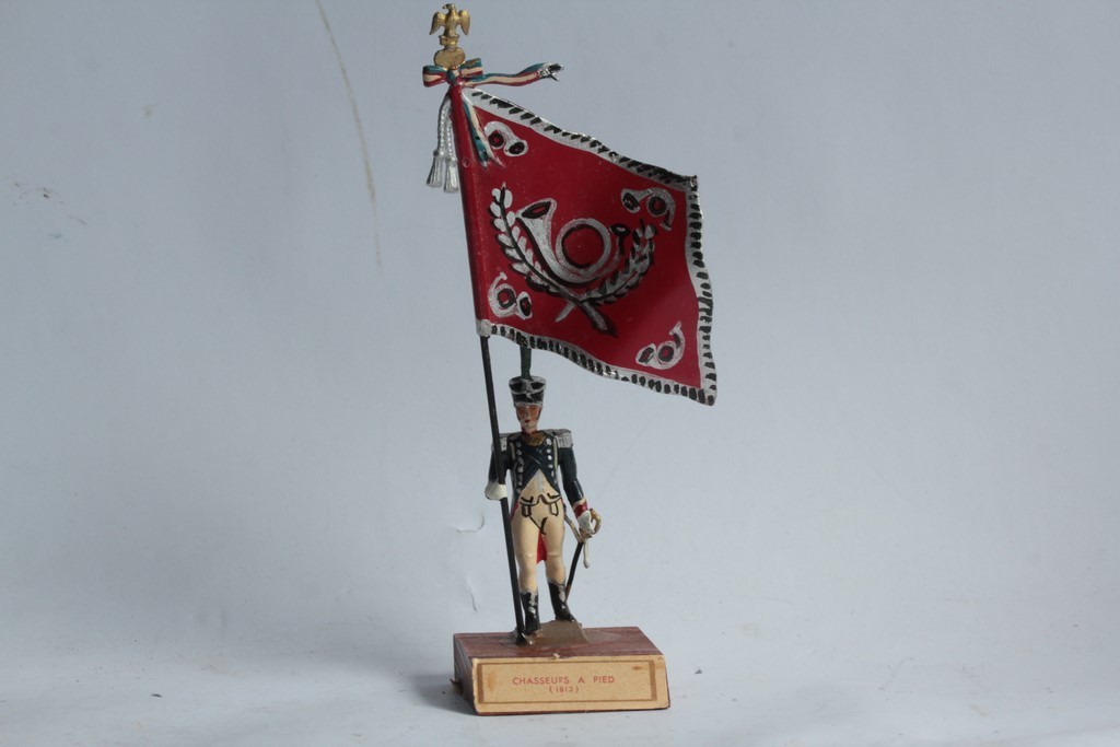 Lead soldier, flag bearer, Foot Chasseurs, CBG Mignot (59295)