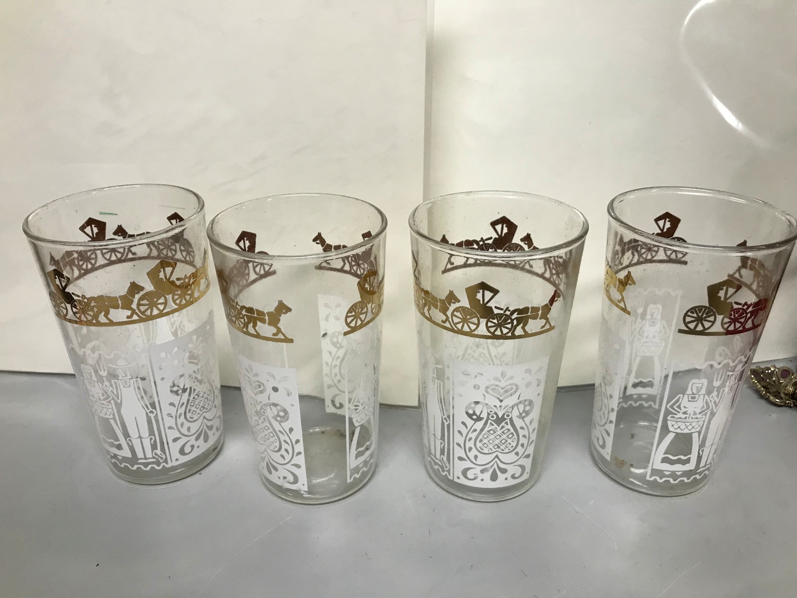 4 Vintage Mid Century 1950s Drinking Glasses Horse Carriage 4.5" Gold White 
