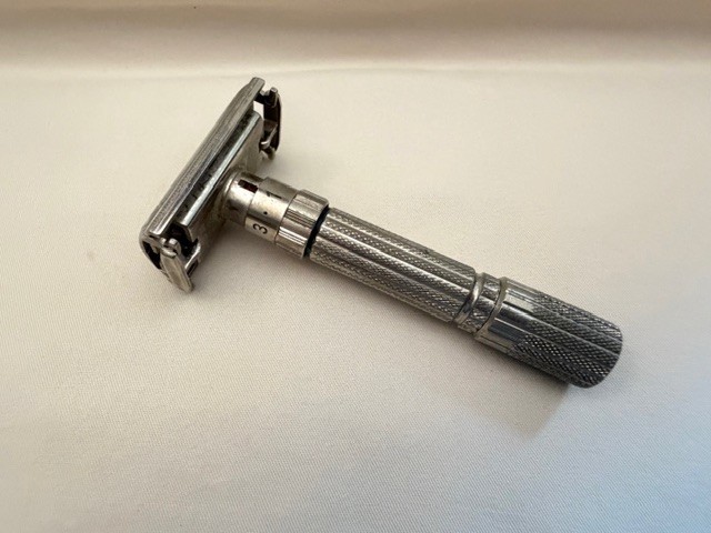Vintage 1960’s Gillette FatBoy Adjustable 1-9 Dial Safety Razor