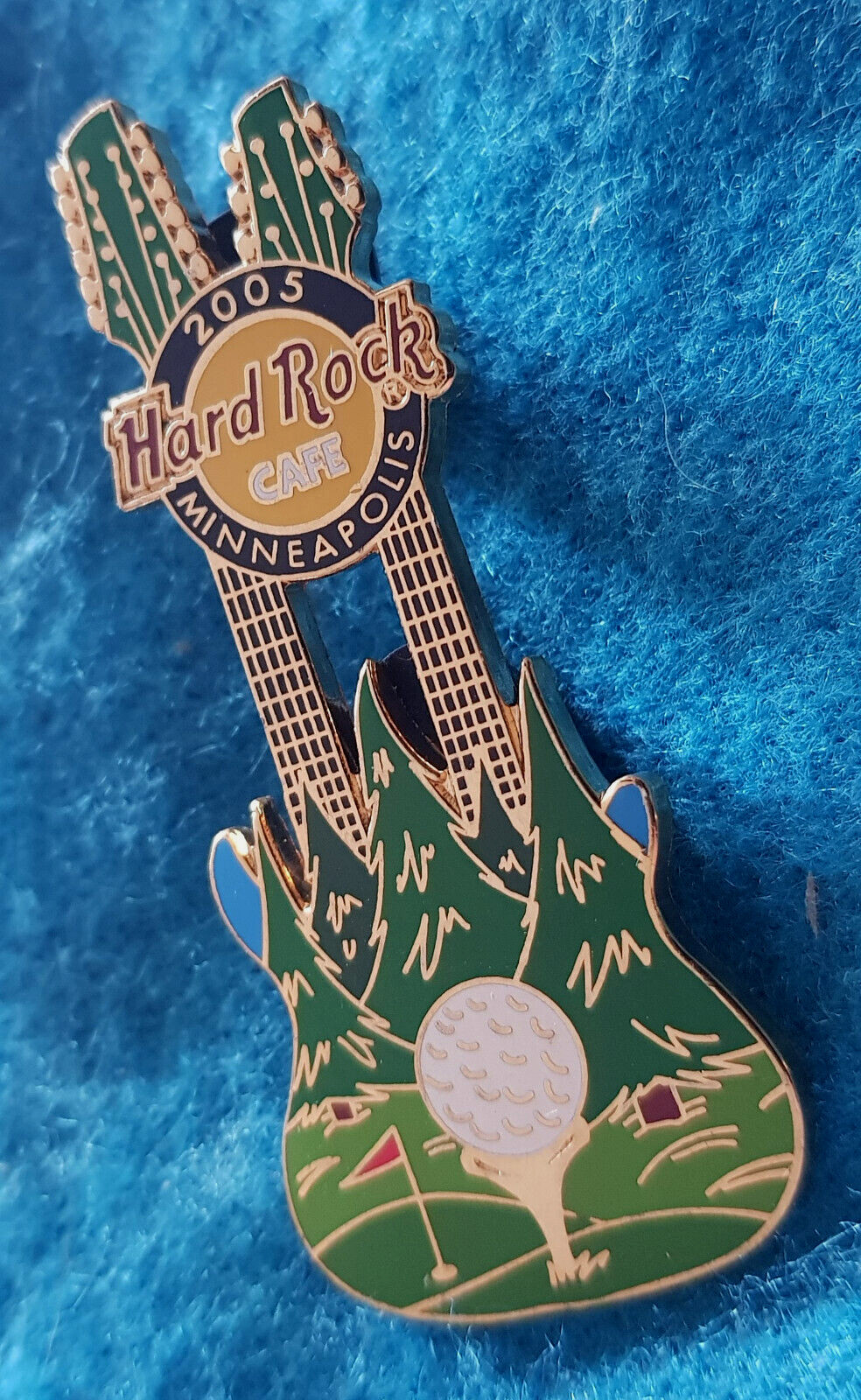 MINNEAPOLIS GOLF COURSE 2005 DOUBLE NECK GUITAR PUTTING GREEN Hard Rock Cafe PIN