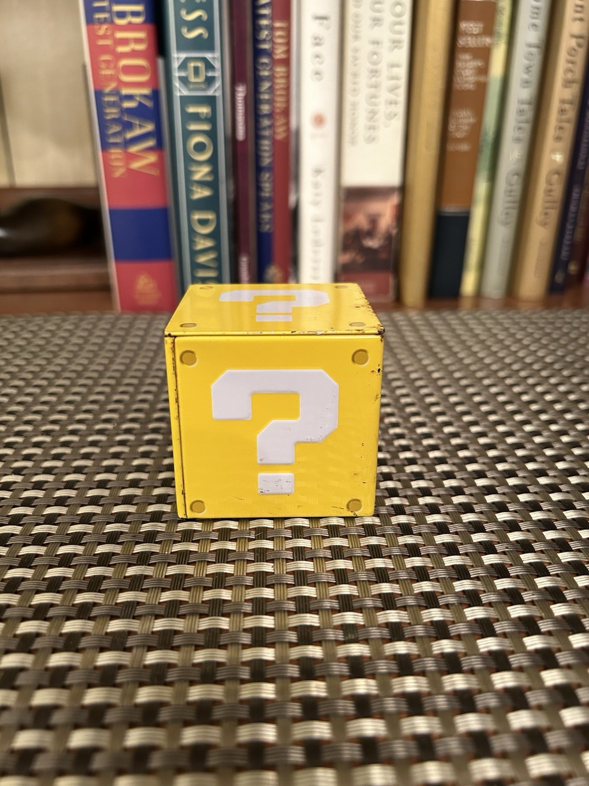 Super Mario bros Cube Candy Tin Yellow Nintendo 2016 Question Mark Trinket box