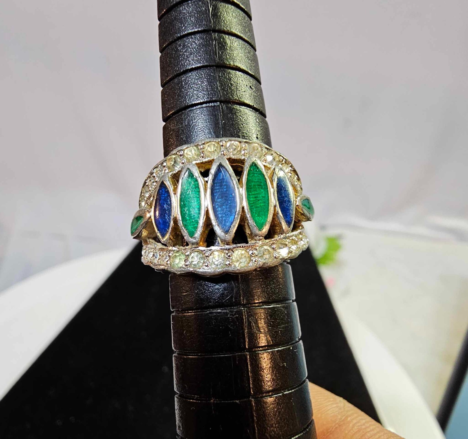 Vtg Silvertone Ring Sz 6 w/ Enamel Blue Green & Clear stones- B31- READ...SEE